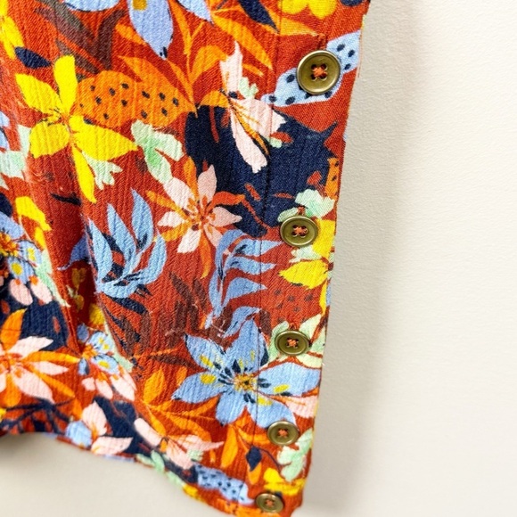 Garnet Hill Dark Floral Lenzing Ecovero Viscose Crop Cap Sleeve VNeck Top Size M - Picture 9 of 9